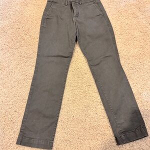 Gap essential khaki flat-front chinos, men’s size 29×30